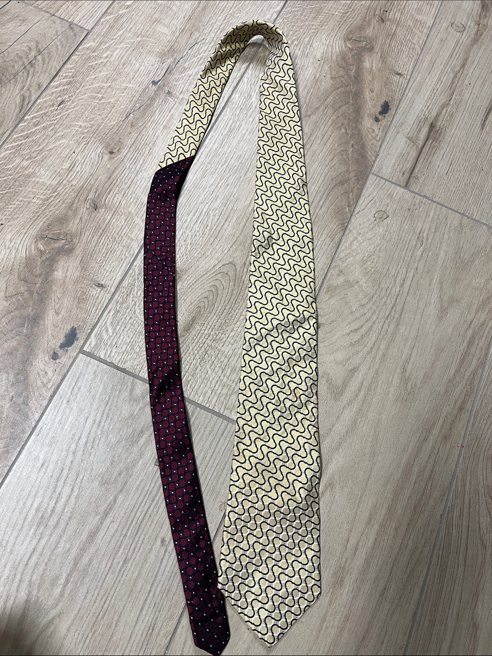Mens Two-Tone Silk Tie in Burgundy and Cream